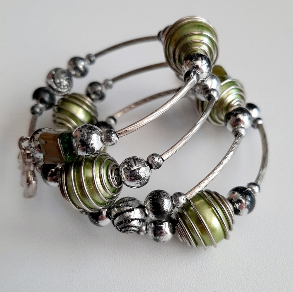 🎁**Free Gift w Purchase**Memory Wire Bracelet